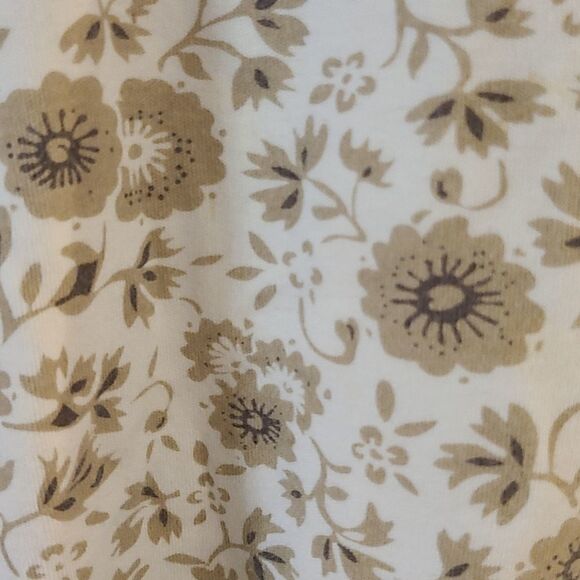 Large Basic Editions Fliral Print Short Sleeve Top - Picture 4 of 5